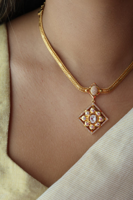 Heritage gold plated white stone short necklace with earrings HW1393