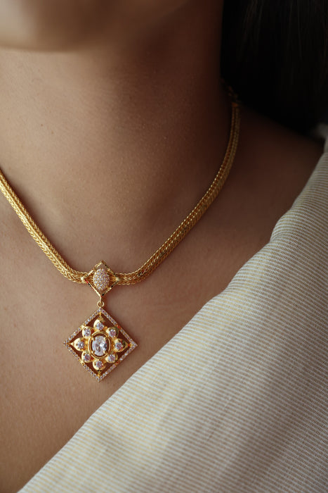 Heritage gold plated white stone short necklace with earrings HW1393