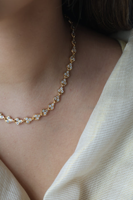Heritage gold plated white stone short necklace H7223