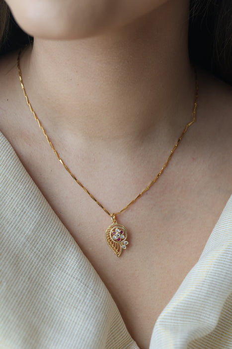 Heritage gold plated simple pendant short chain HC766