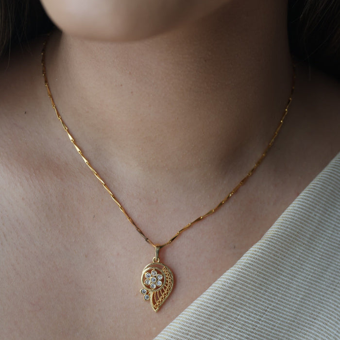 Heritage gold plated simple pendant short chain HC1233