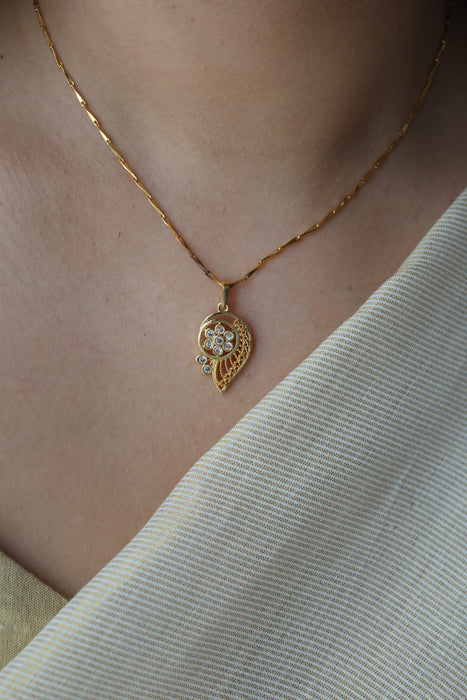 Heritage gold plated simple pendant short chain HC1233