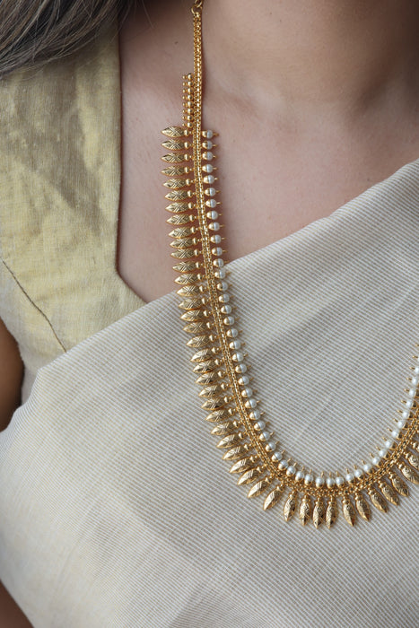 Heritage gold and pearl plated long necklace HL7511