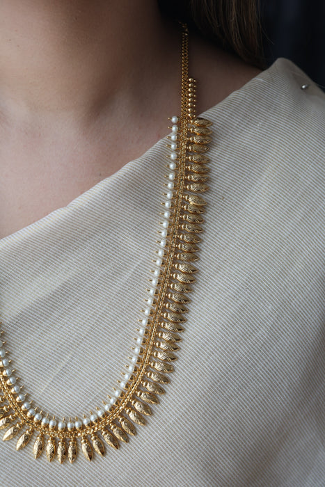 Heritage gold and pearl plated long necklace HL7511