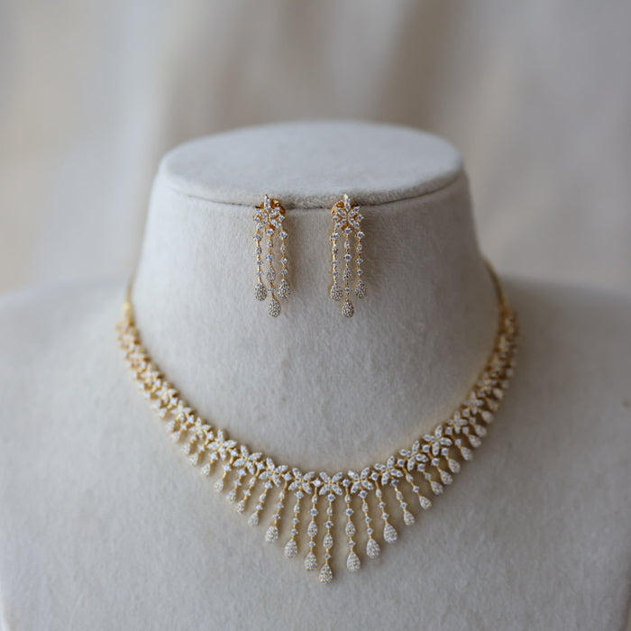 Heritage gold plated white stone short necklace with earrimgs H1334