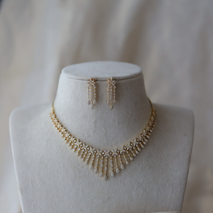 Heritage gold plated white stone short necklace with earrimgs H1334
