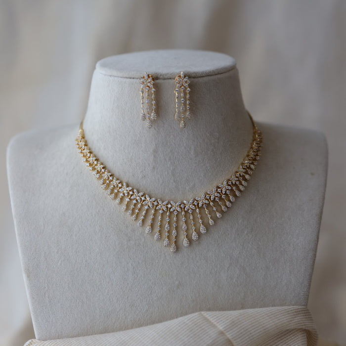 Heritage gold plated white stone short necklace with earrimgs H1334