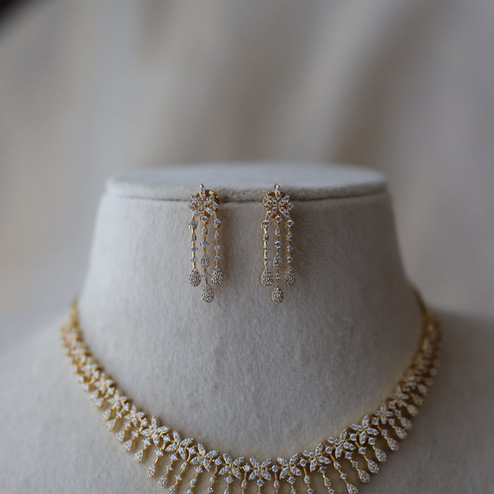 Heritage gold plated white stone short necklace with earrimgs H1334