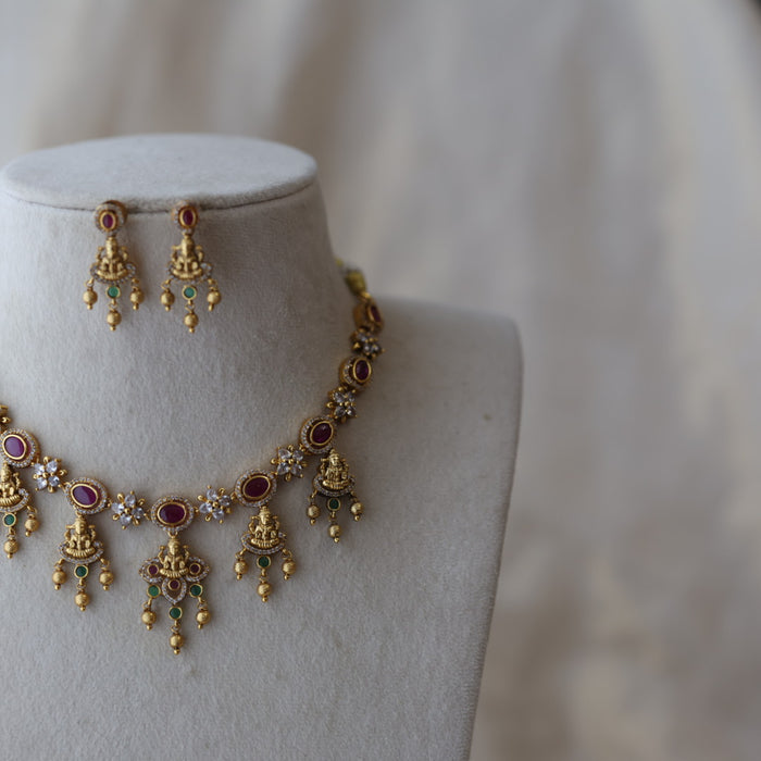 Antique short necklace with earrings S1B1123