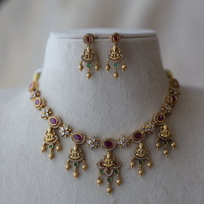 Antique short necklace with earrings S1B1123
