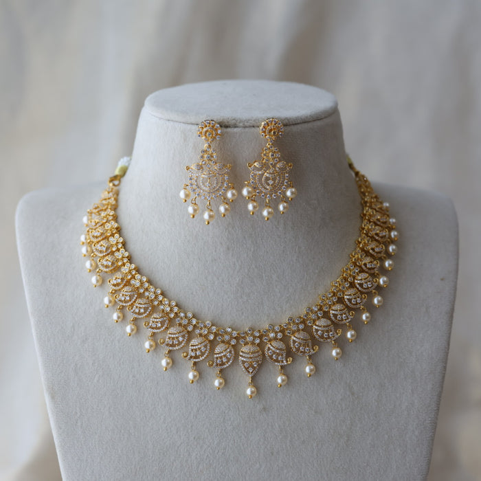 Heritage gold plated white stone short necklace with earrimgs H88001