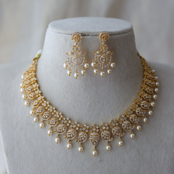 Heritage gold plated white stone short necklace with earrimgs H88001