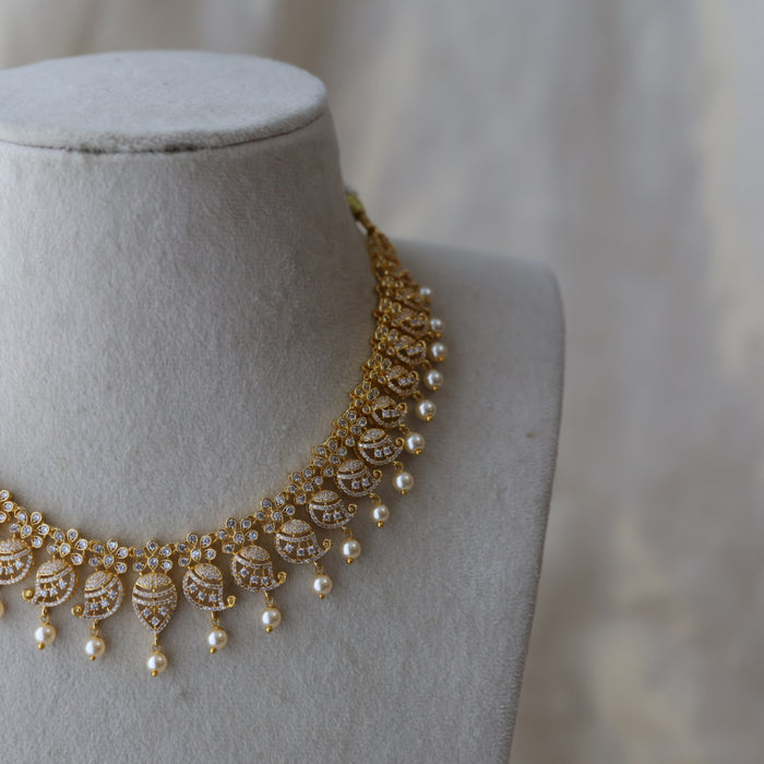 Heritage gold plated white stone short necklace with earrimgs H88001