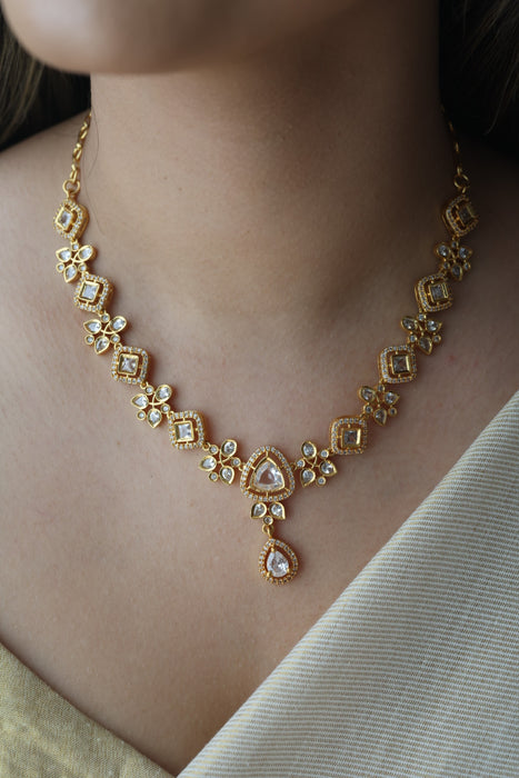 Heritage white stone short necklace with earrings H6284