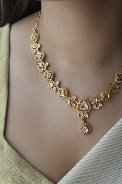 Heritage white stone short necklace with earrings H6284