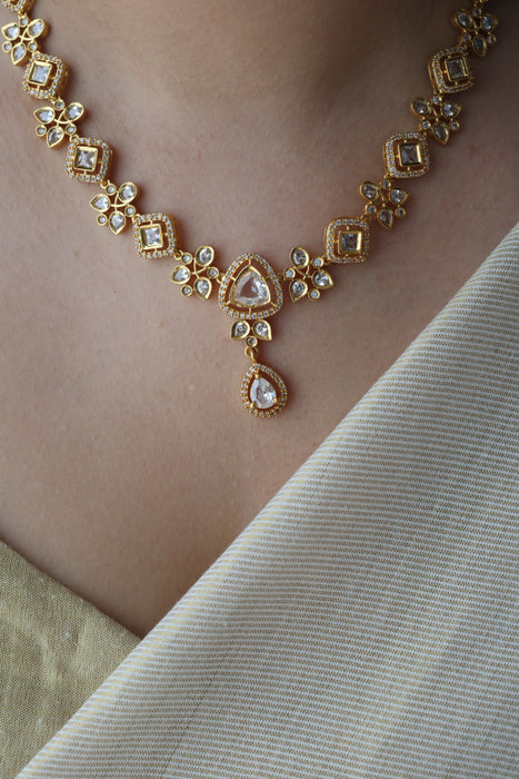 Heritage white stone short necklace with earrings H6284
