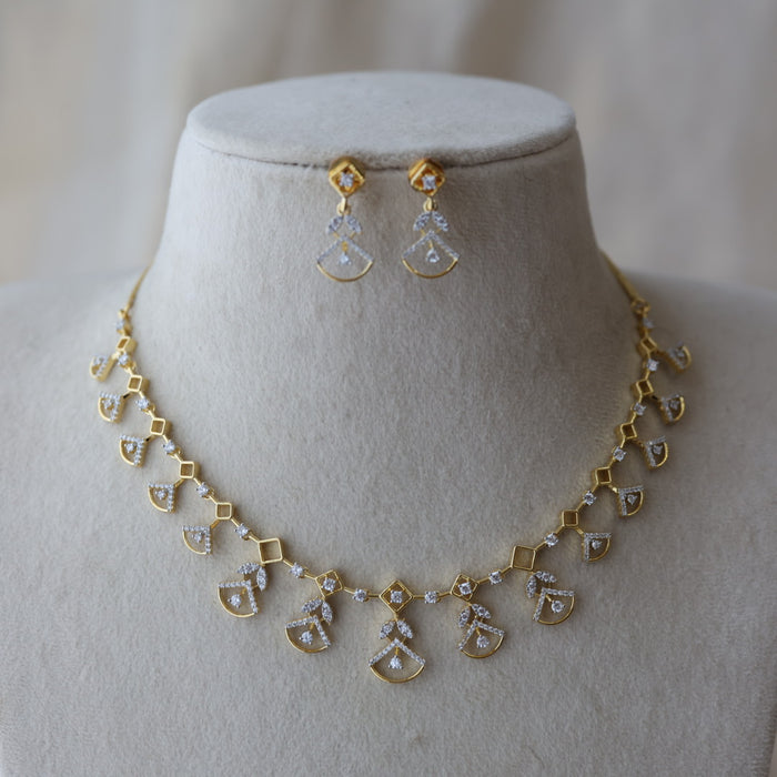 Heritage gold plated white stone short necklace with earrimgs H13222