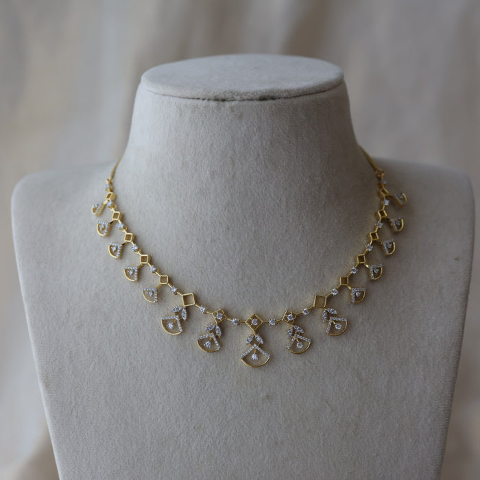 Heritage gold plated white stone short necklace with earrimgs H13222