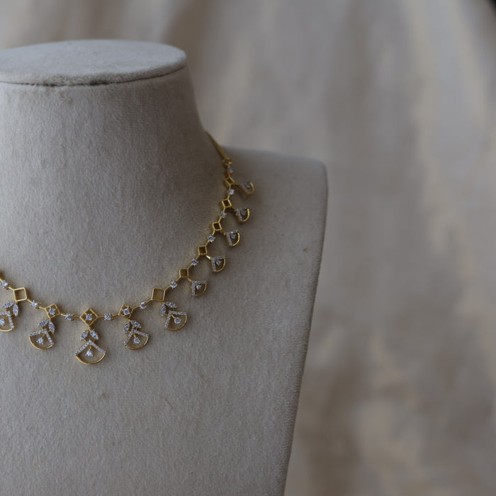 Heritage gold plated white stone short necklace with earrimgs H13222
