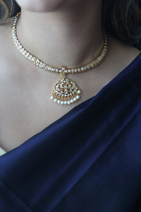Heritage gold plated white stone short necklace H1101