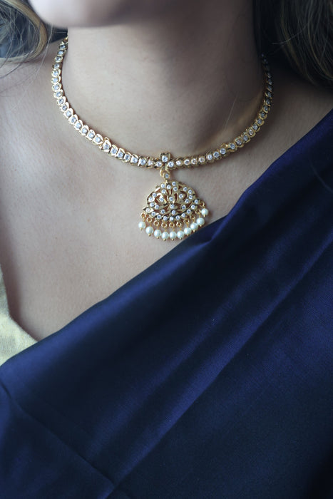 Heritage gold plated white stone short necklace H1101