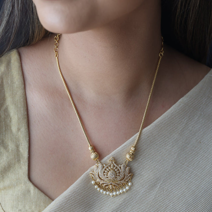 Heritage white stone short necklace H1334