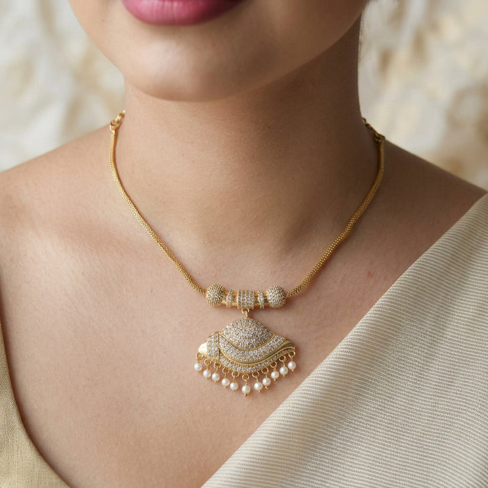 Heritage gold plated short necklace H11243