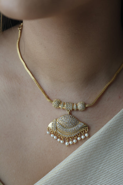 Heritage gold plated short necklace H11243