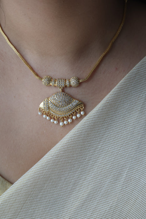 Heritage gold plated short necklace H11243
