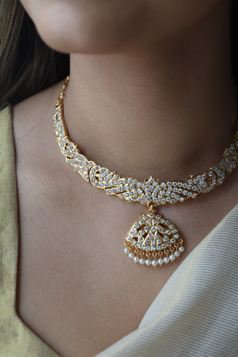 Heritage gold plated white stoneshort  necklace H86123