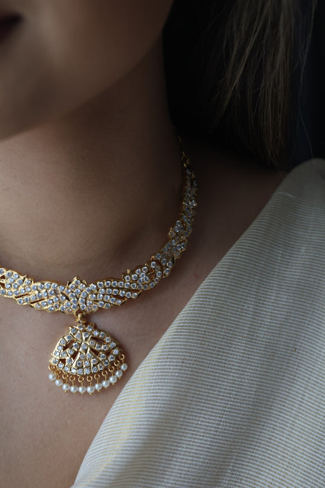 Heritage gold plated white stoneshort  necklace H86123