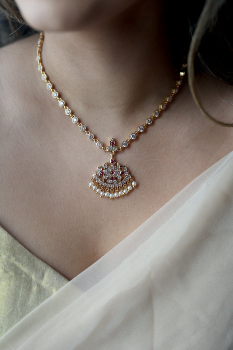 Heritage gold plated ruby white stone short necklace H849