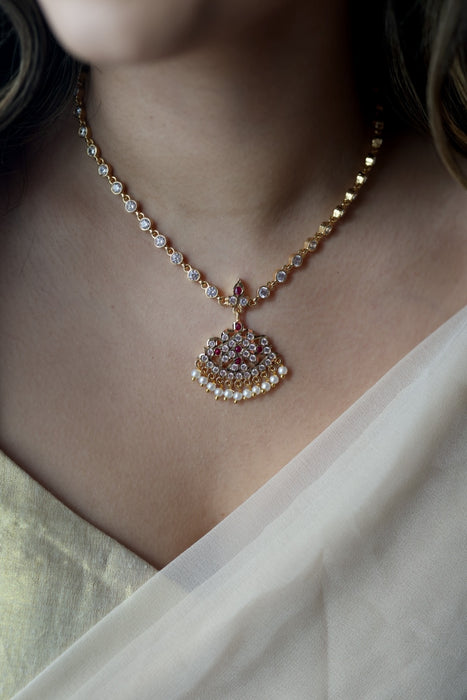 Heritage gold plated ruby white stone short necklace H849