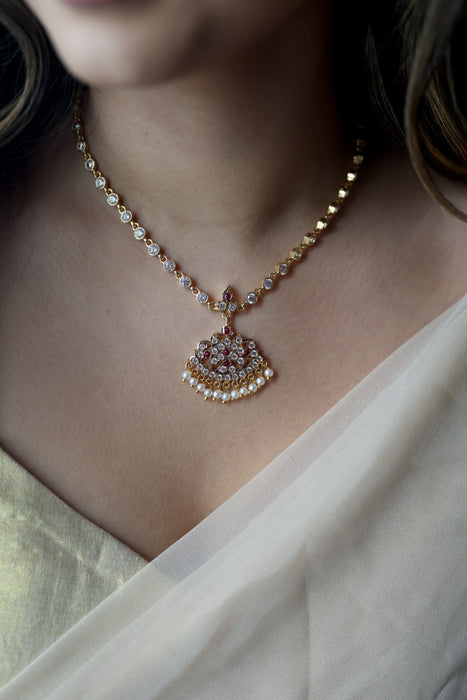 Heritage gold plated ruby white stone short necklace H849