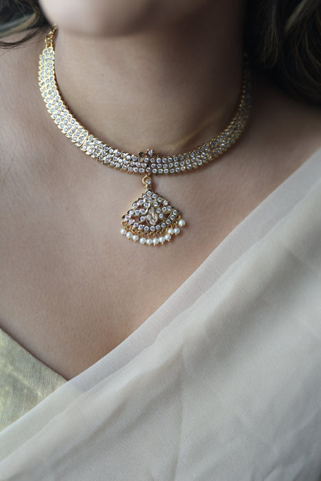 Heritage white stone gold plated short necklace H9017