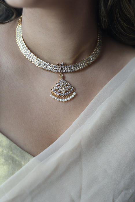 Heritage white stone gold plated short necklace H9017