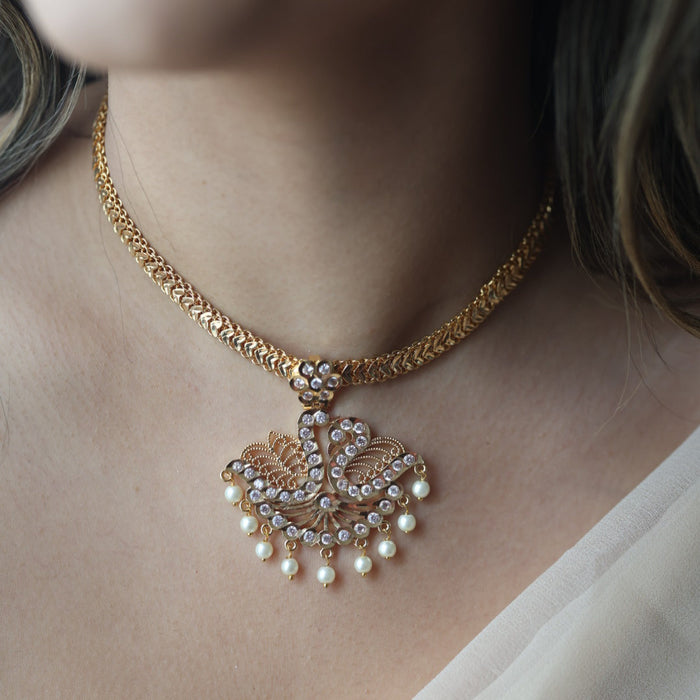 Heritage gold plated white stone short necklace H453