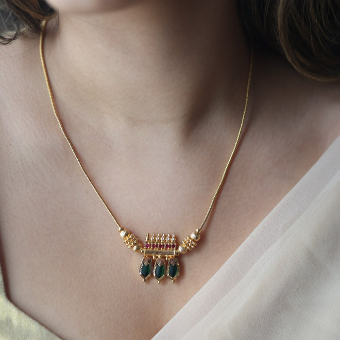 Heritage gold plated green stone short necklace H14566