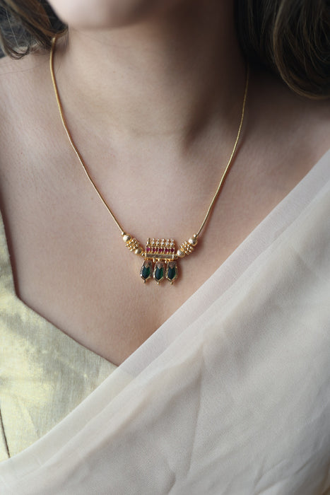 Heritage gold plated green stone short necklace H14566