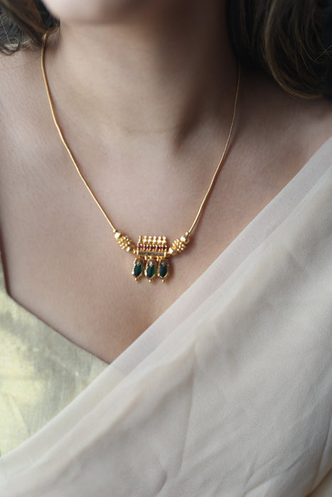 Heritage gold plated green stone short necklace H14566