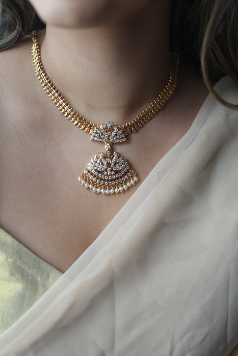 Heritage gold plated green stone short necklace H1451