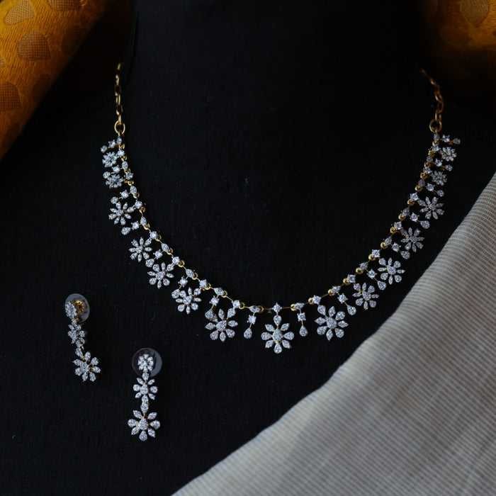 Heritage gold plated white stone short necklace H5111