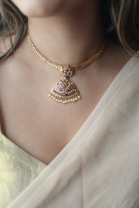 Heritage gold plated ruby white stone short necklace H1189