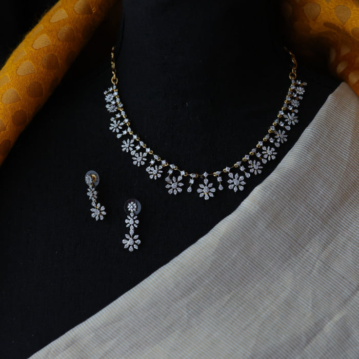 Heritage gold plated white stone short necklace H5111
