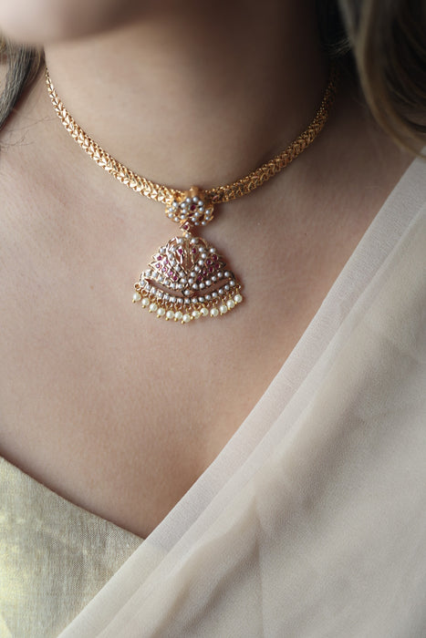 Heritage gold plated ruby white stone short necklace H1189