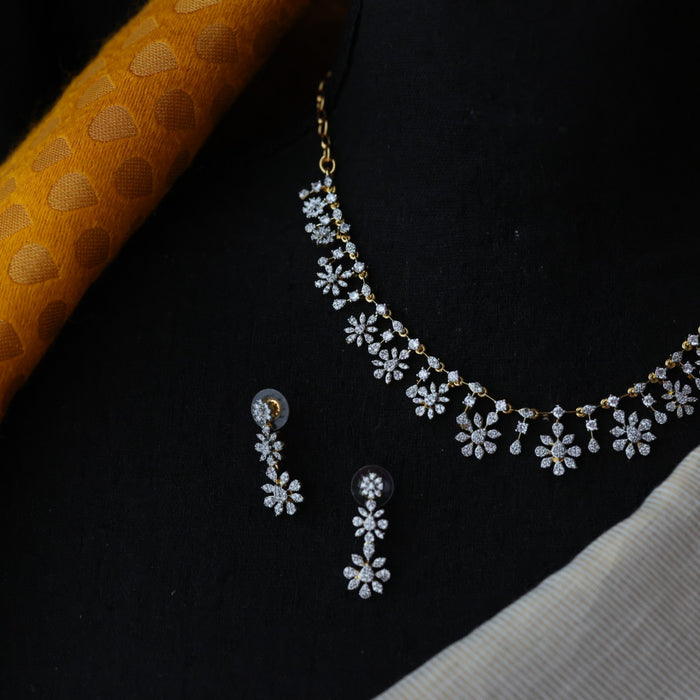 Heritage gold plated white stone short necklace H5111