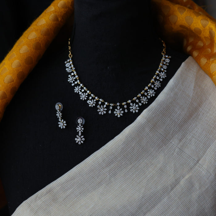 Heritage gold plated white stone short necklace H5111