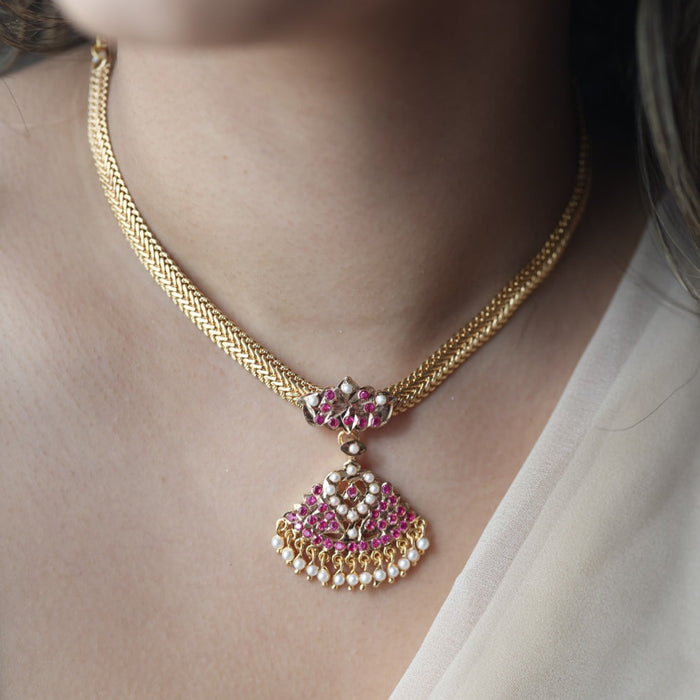 Heritage gold plated ruby white stone short necklace H1143