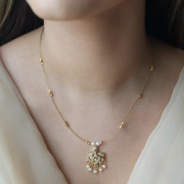 Heritage white stone invisible short necklace IN578