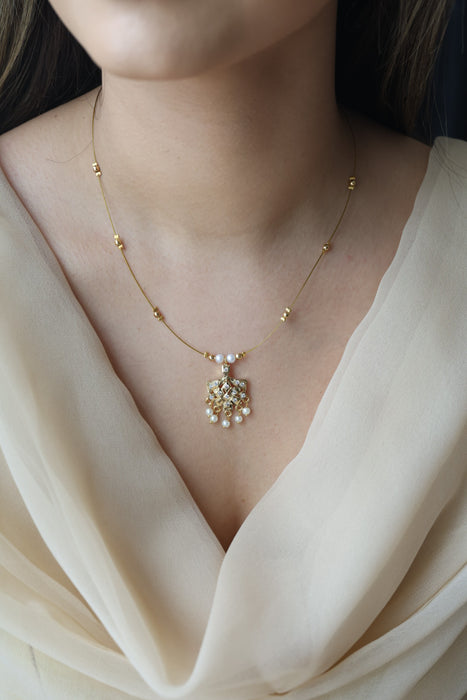 Heritage white stone invisible short necklace IN578